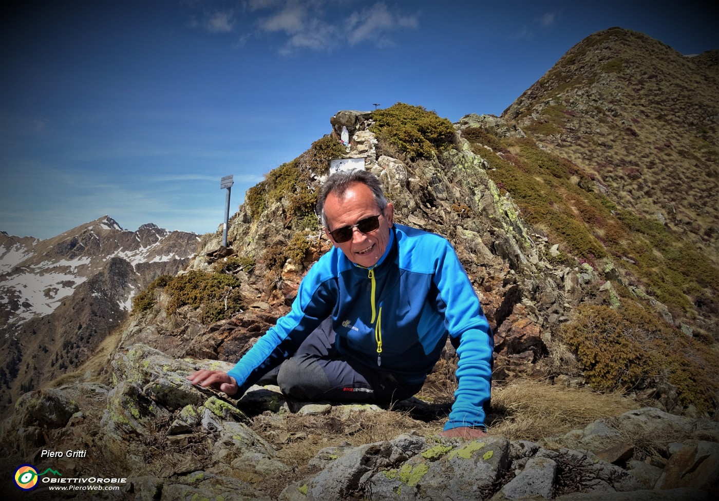 05 Alla Forcella Rossa (2055 m) con la  Madonnina del G.A.M.A. -Gruppo Amici Montagna Alme.JPG